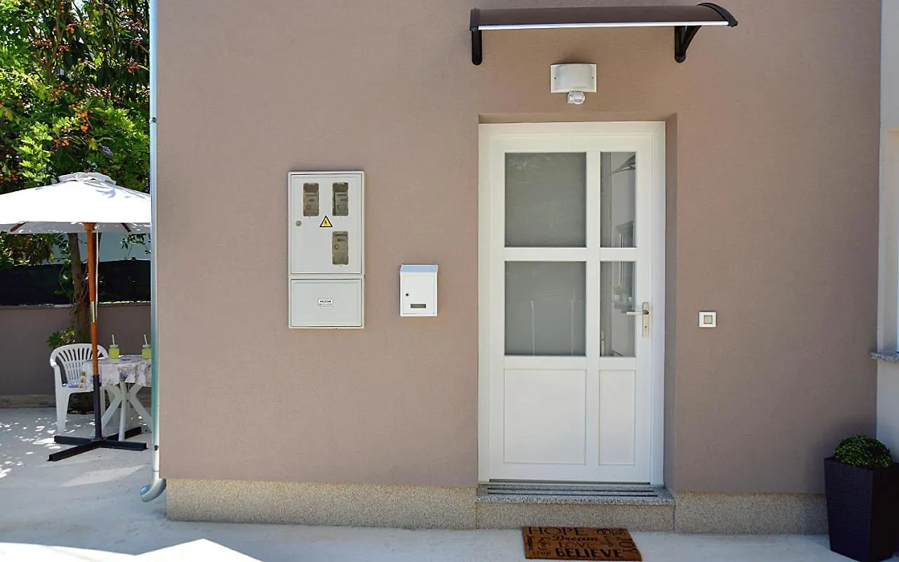 Apartman Mateo Пула 0*,